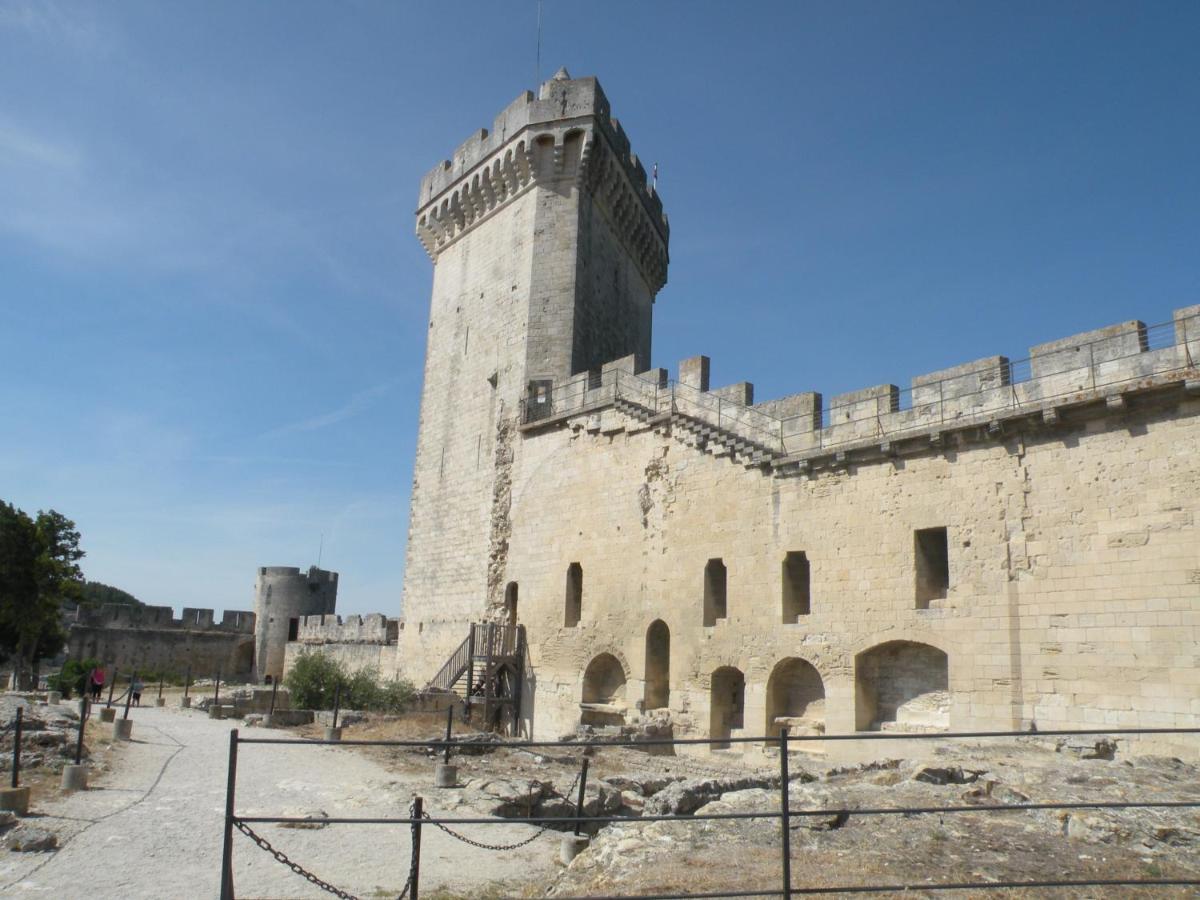 Ferienwohnung Les Portes Du Chateau Beaucairois Beaucaire  Exterior foto