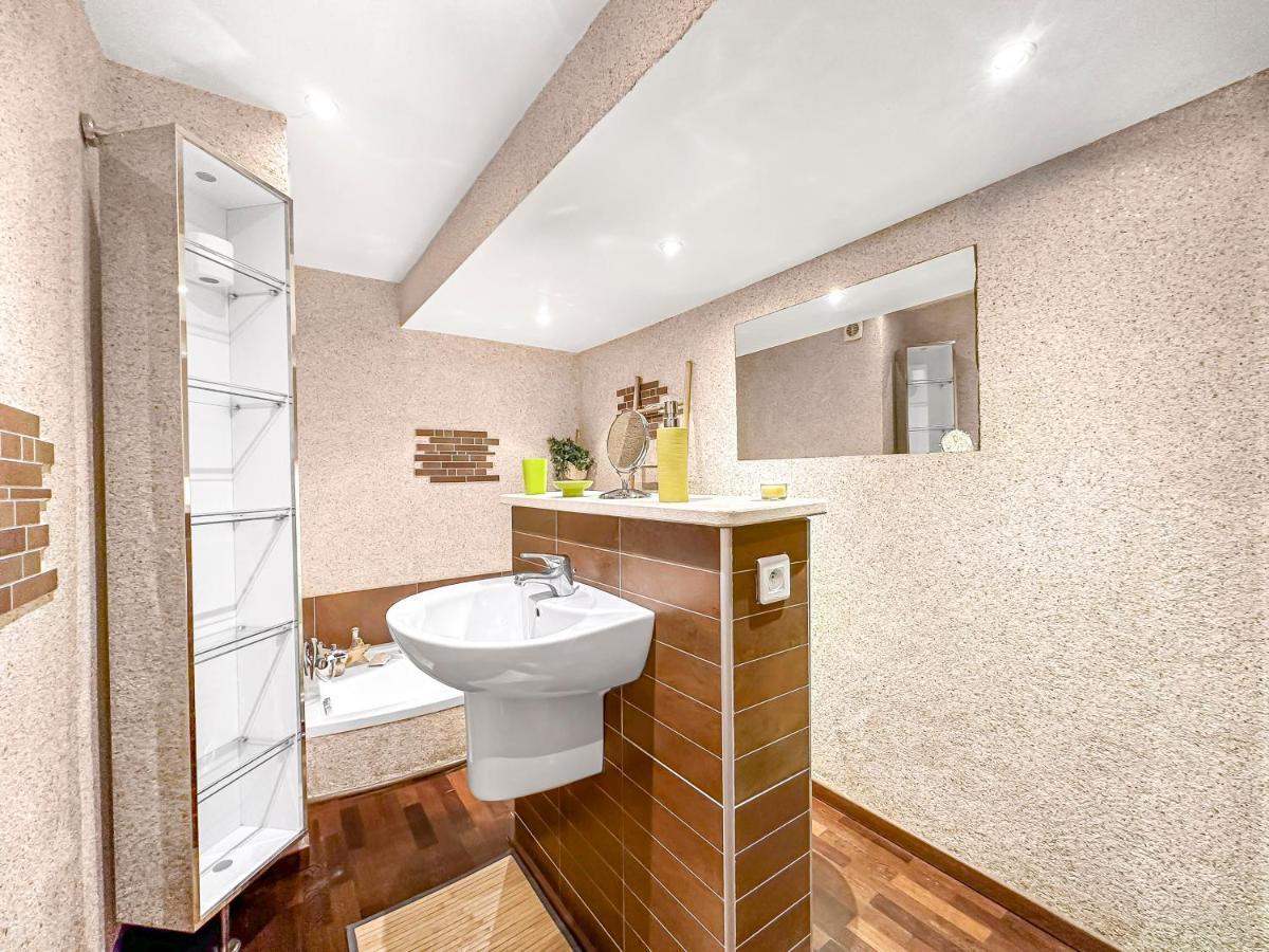 Ferienwohnung Les Portes Du Chateau Beaucairois Beaucaire  Exterior foto